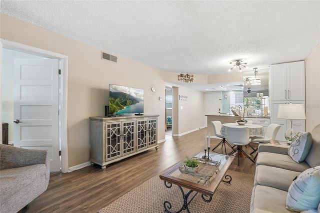 952 VIRGINIA STREET 202, Dunedin, FL 34698