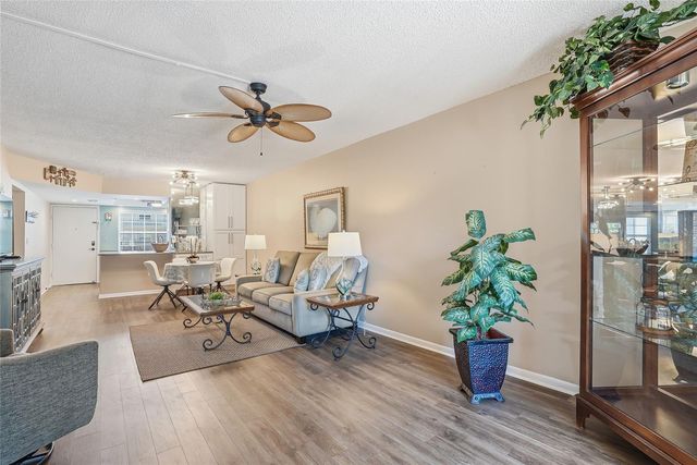 952 VIRGINIA STREET 202, Dunedin, FL 34698