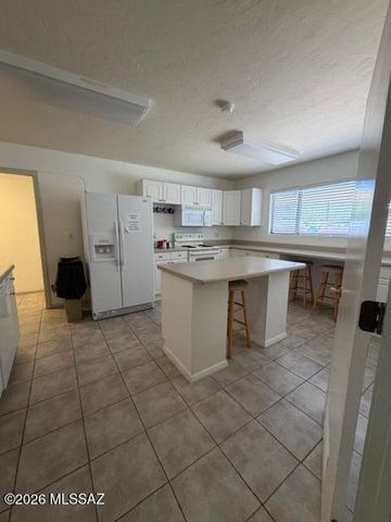 1360 S Avenida Polar Apt J208, Tucson, AZ 85710