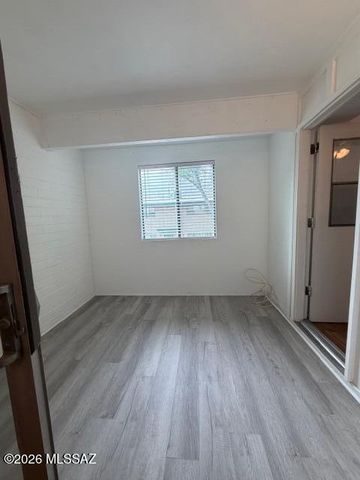 1360 S Avenida Polar Apt J208, Tucson, AZ 85710