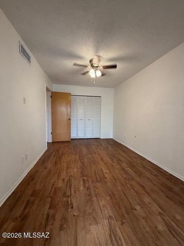 1360 S Avenida Polar Apt J208, Tucson, AZ 85710