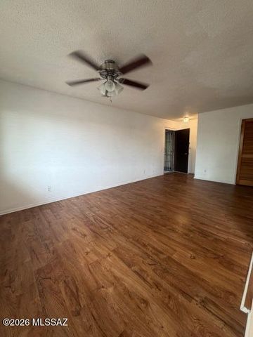 1360 S Avenida Polar Apt J208, Tucson, AZ 85710