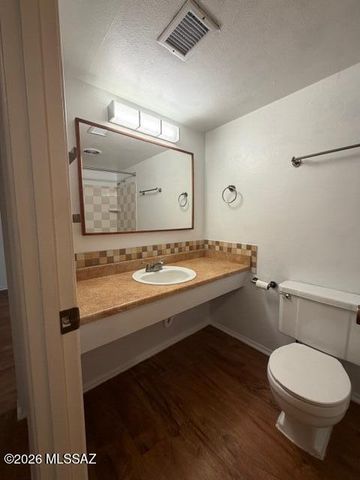 1360 S Avenida Polar Apt J208, Tucson, AZ 85710