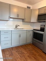 1360 S Avenida Polar Apt J208, Tucson, AZ 85710