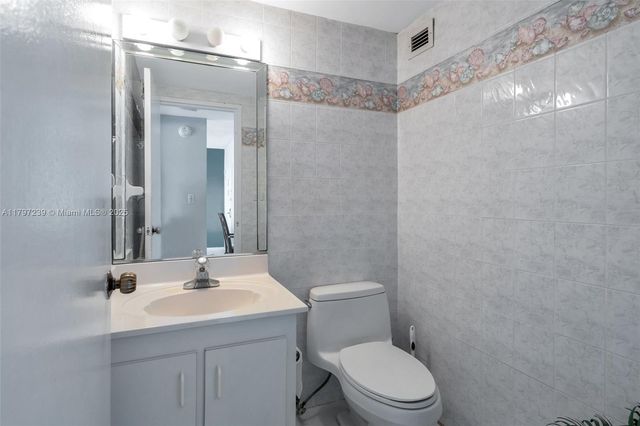 5601 Collins Ave 615, Miami Beach, FL 33140