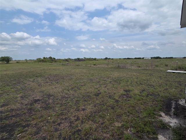237 Barry Country Court, Barry, TX 75102