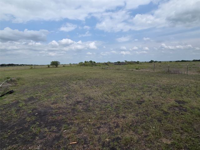 237 Barry Country Court, Barry, TX 75102