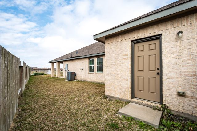 14231 Angelina Drive, Baytown, TX 77523