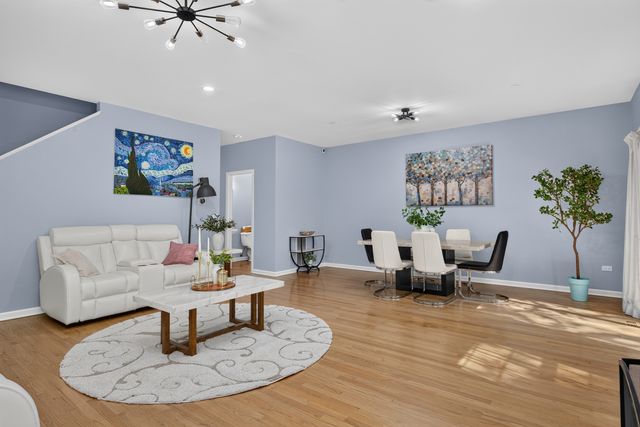 547 Bobby Ann Court, Roselle, IL 60172