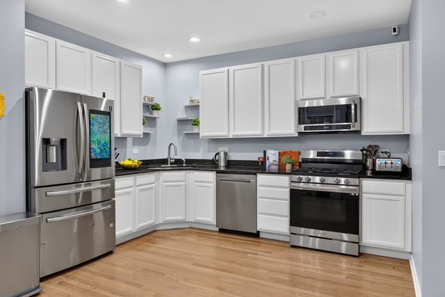 547 Bobby Ann Court, Roselle, IL 60172