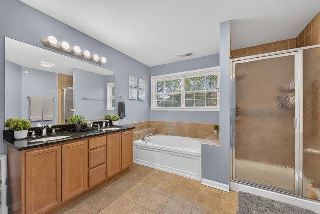547 Bobby Ann Court, Roselle, IL 60172