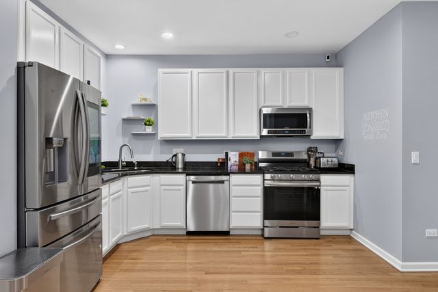 547 Bobby Ann Court, Roselle, IL 60172