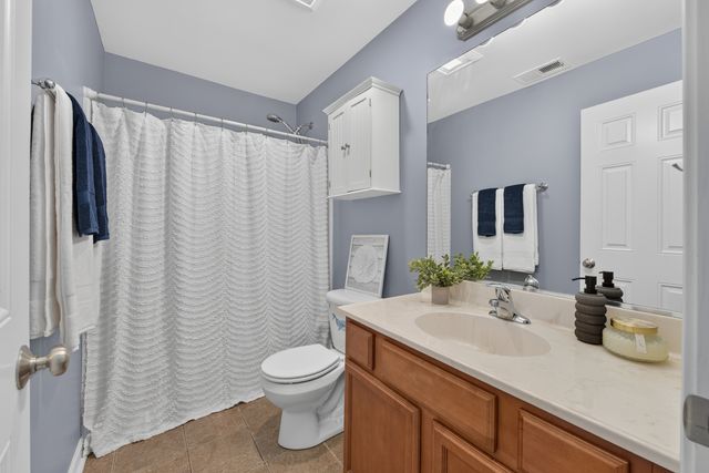 547 Bobby Ann Court, Roselle, IL 60172