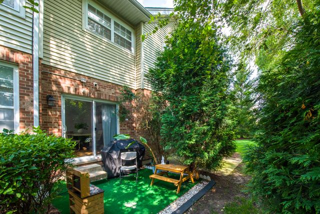 547 Bobby Ann Court, Roselle, IL 60172