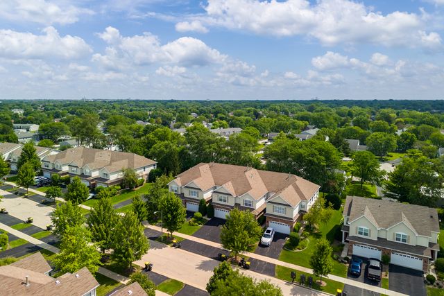 547 Bobby Ann Court, Roselle, IL 60172