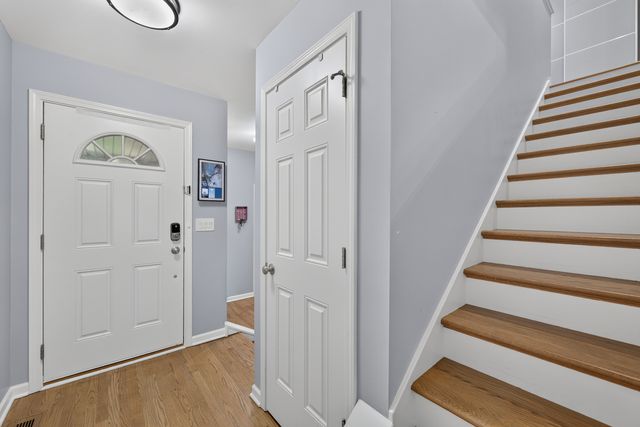547 Bobby Ann Court, Roselle, IL 60172