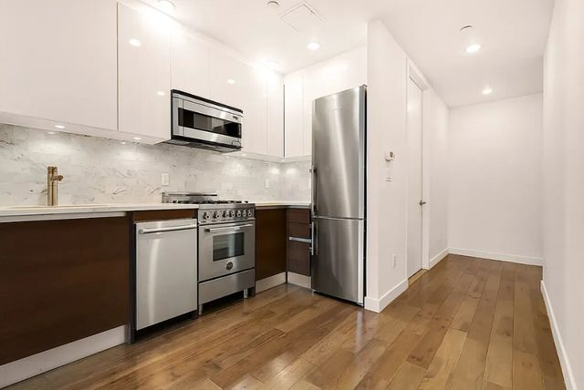 1135 45th Ave Apt 3H, New York City, NY 11101
