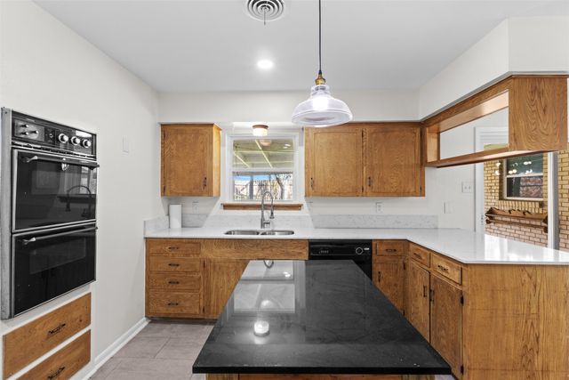 2909 Grove Street, Irving, TX 75060