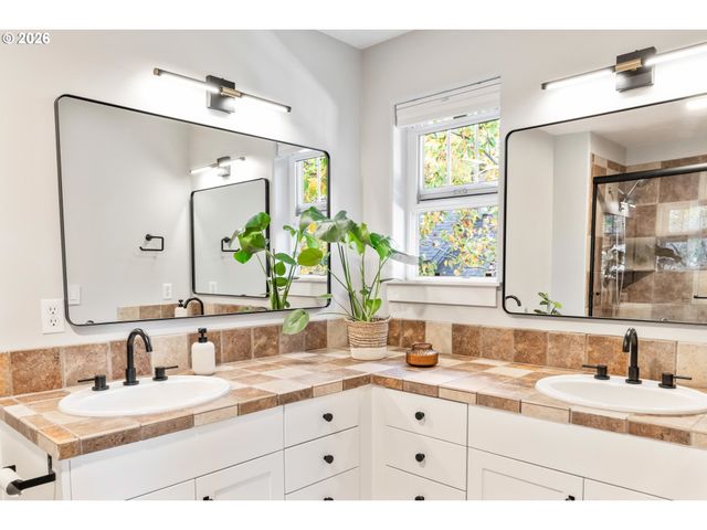 2632 Nw ORDWAY Ave, Bend, OR 97703