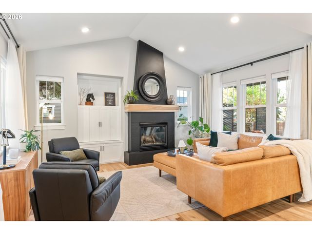 2632 Nw ORDWAY Ave, Bend, OR 97703