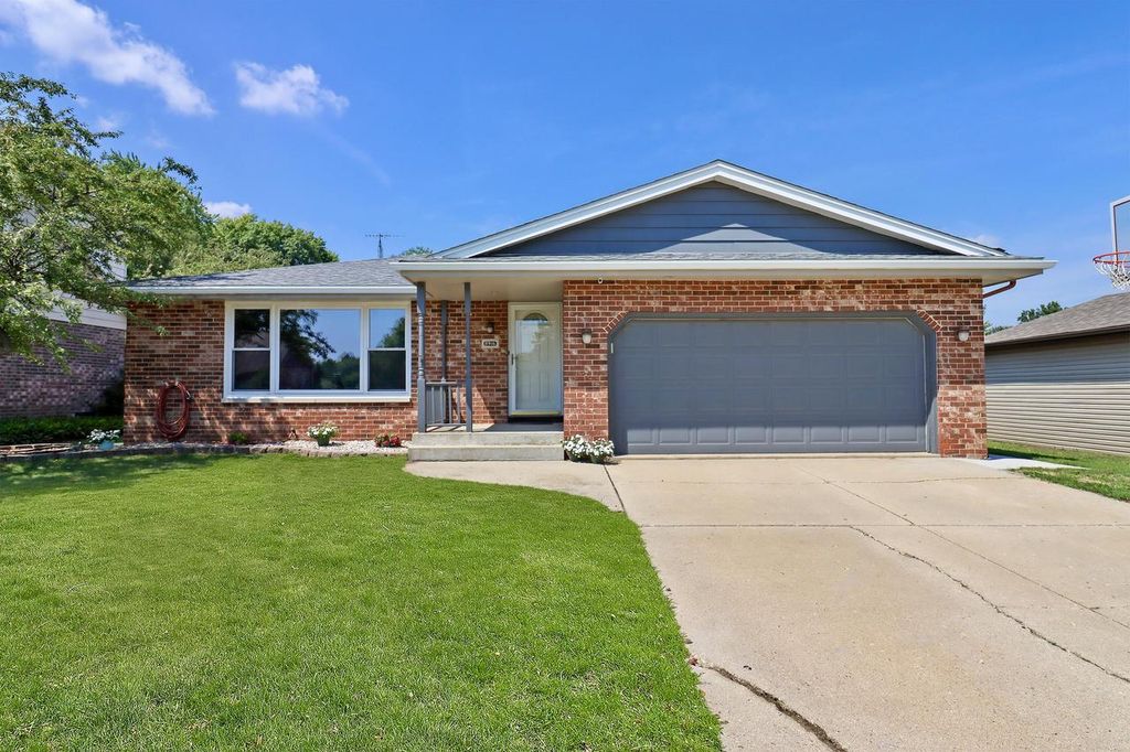 8916 29th AVENUE, Kenosha, WI 53143