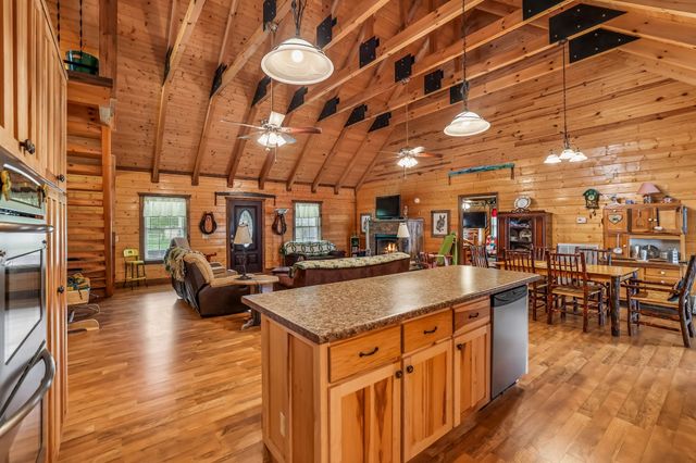 4012 Payne Cove Rd, Pelham, TN 37366