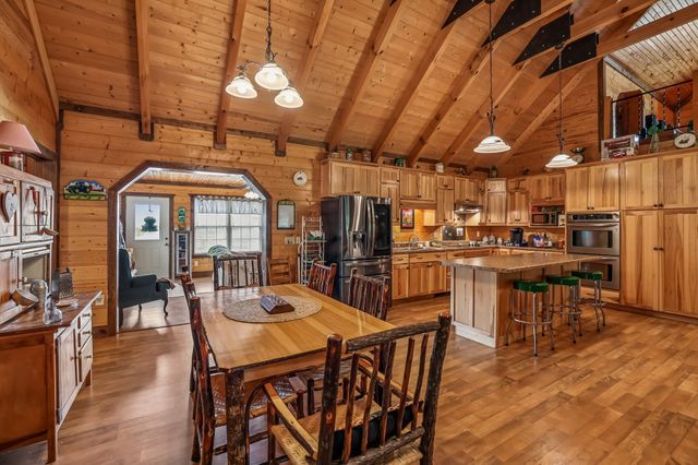 4012 Payne Cove Rd, Pelham, TN 37366