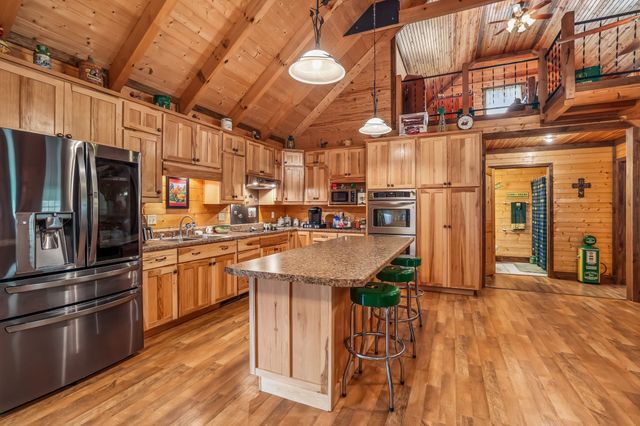 4012 Payne Cove Rd, Pelham, TN 37366