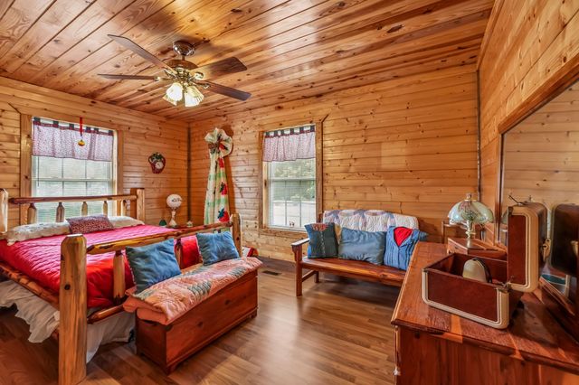 4012 Payne Cove Rd, Pelham, TN 37366