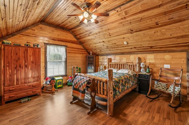 4012 Payne Cove Rd, Pelham, TN 37366