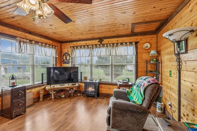 4012 Payne Cove Rd, Pelham, TN 37366