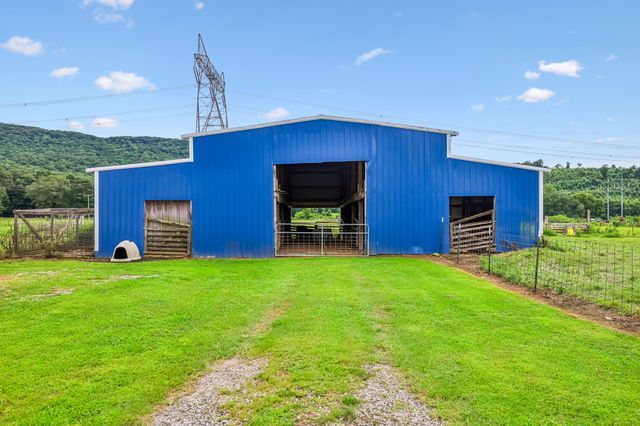 4012 Payne Cove Rd, Pelham, TN 37366