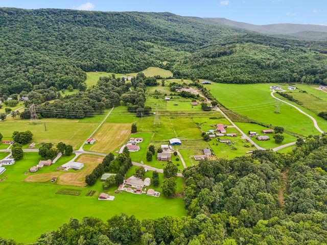 4012 Payne Cove Rd, Pelham, TN 37366