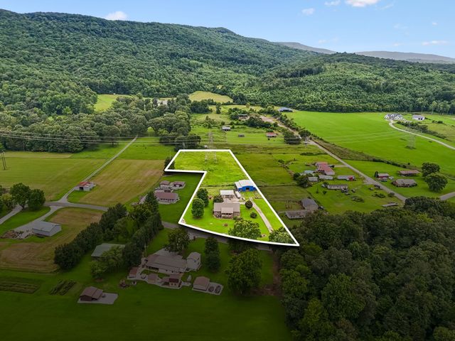 4012 Payne Cove Rd, Pelham, TN 37366