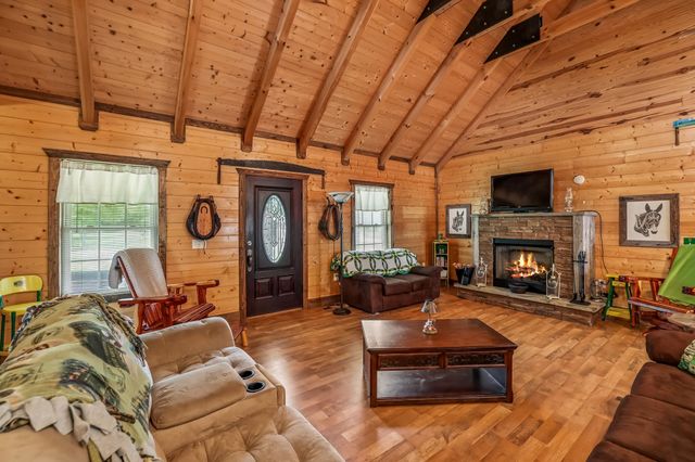 4012 Payne Cove Rd, Pelham, TN 37366