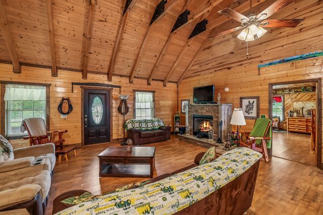 4012 Payne Cove Rd, Pelham, TN 37366