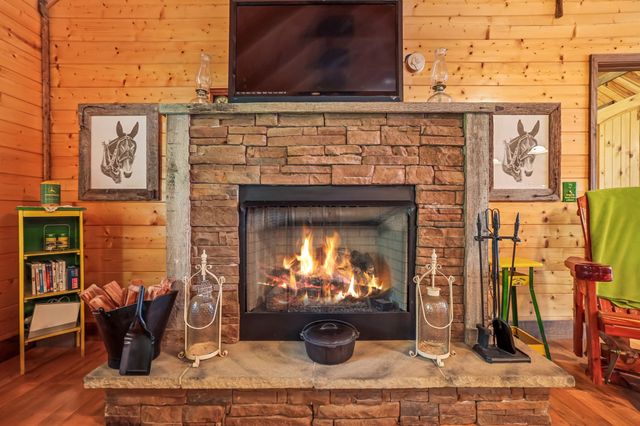 4012 Payne Cove Rd, Pelham, TN 37366