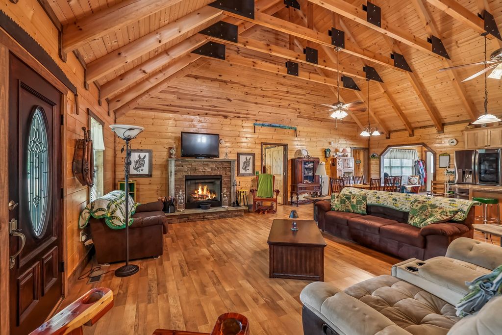 4012 Payne Cove Rd, Pelham, TN 37366