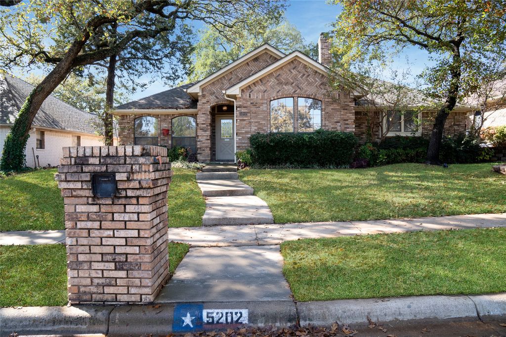 5202 Bradley Lane, Arlington, TX 76017
