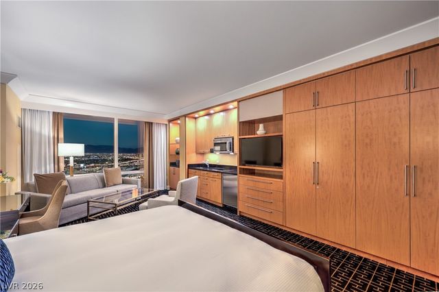 2000 Fashion Show Drive 4015, Las Vegas, NV 89109