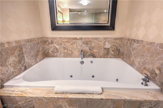 2000 Fashion Show Drive 4015, Las Vegas, NV 89109