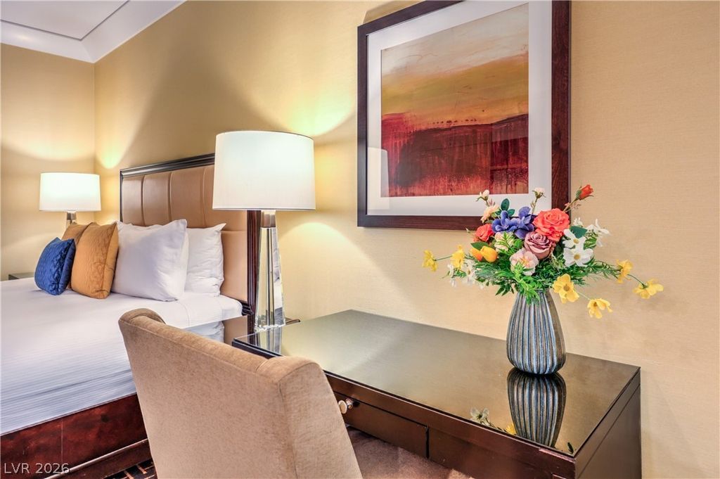 2000 Fashion Show Drive 4015, Las Vegas, NV 89109