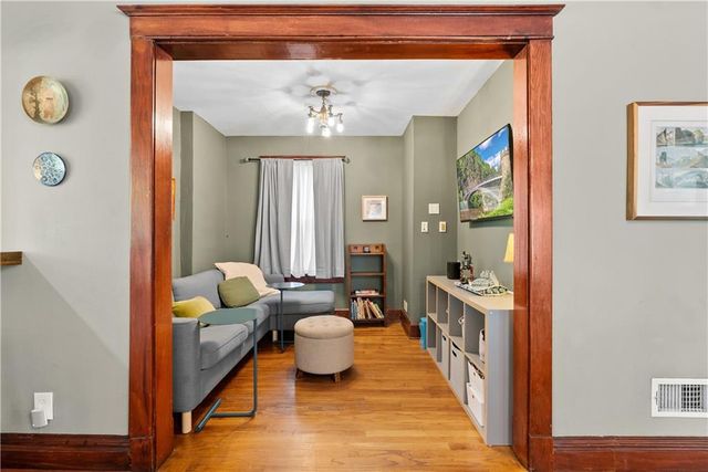 4136 CHARLOTTE Street, Kansas City, MO 64110