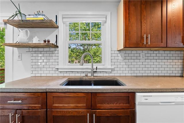 4136 CHARLOTTE Street, Kansas City, MO 64110