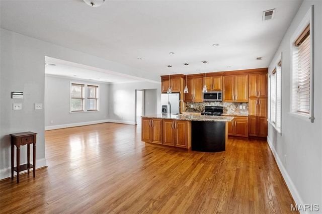 319 N Taylor Avenue C, St Louis, MO 63108