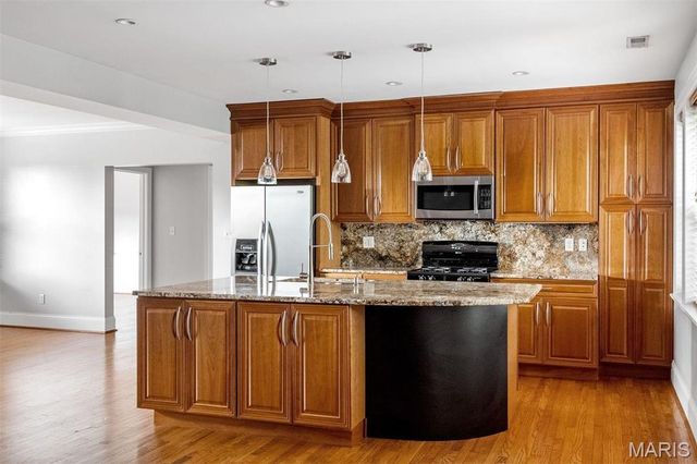 319 N Taylor Avenue C, St Louis, MO 63108
