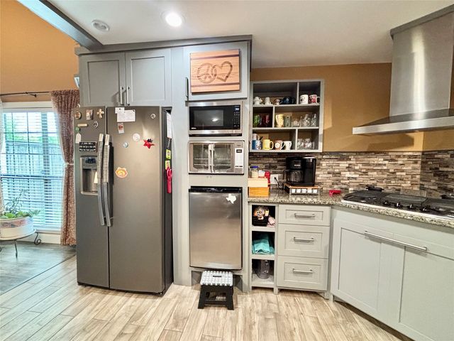 225 California Drive, Glenn Heights, TX 75154