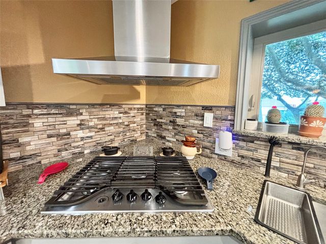 225 California Drive, Glenn Heights, TX 75154