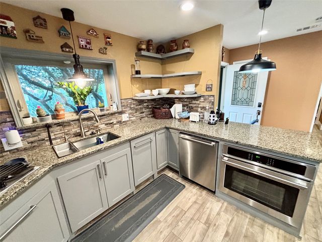 225 California Drive, Glenn Heights, TX 75154