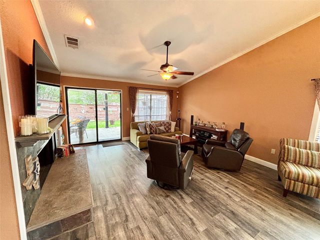 225 California Drive, Glenn Heights, TX 75154